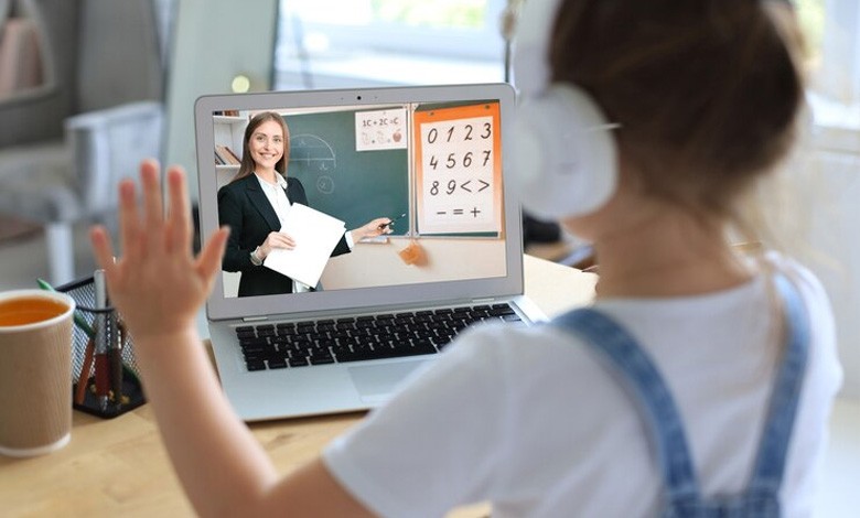 Utjecaj online interakcija na samopouzdanje i emocionalni razvoj